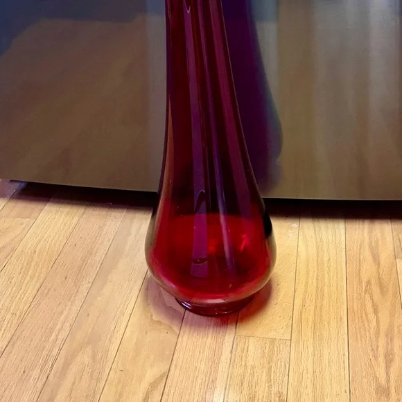 L.E. Smith 43" Swung Smoothie Floor Vase in Amberina Red - Picture 4 of 4